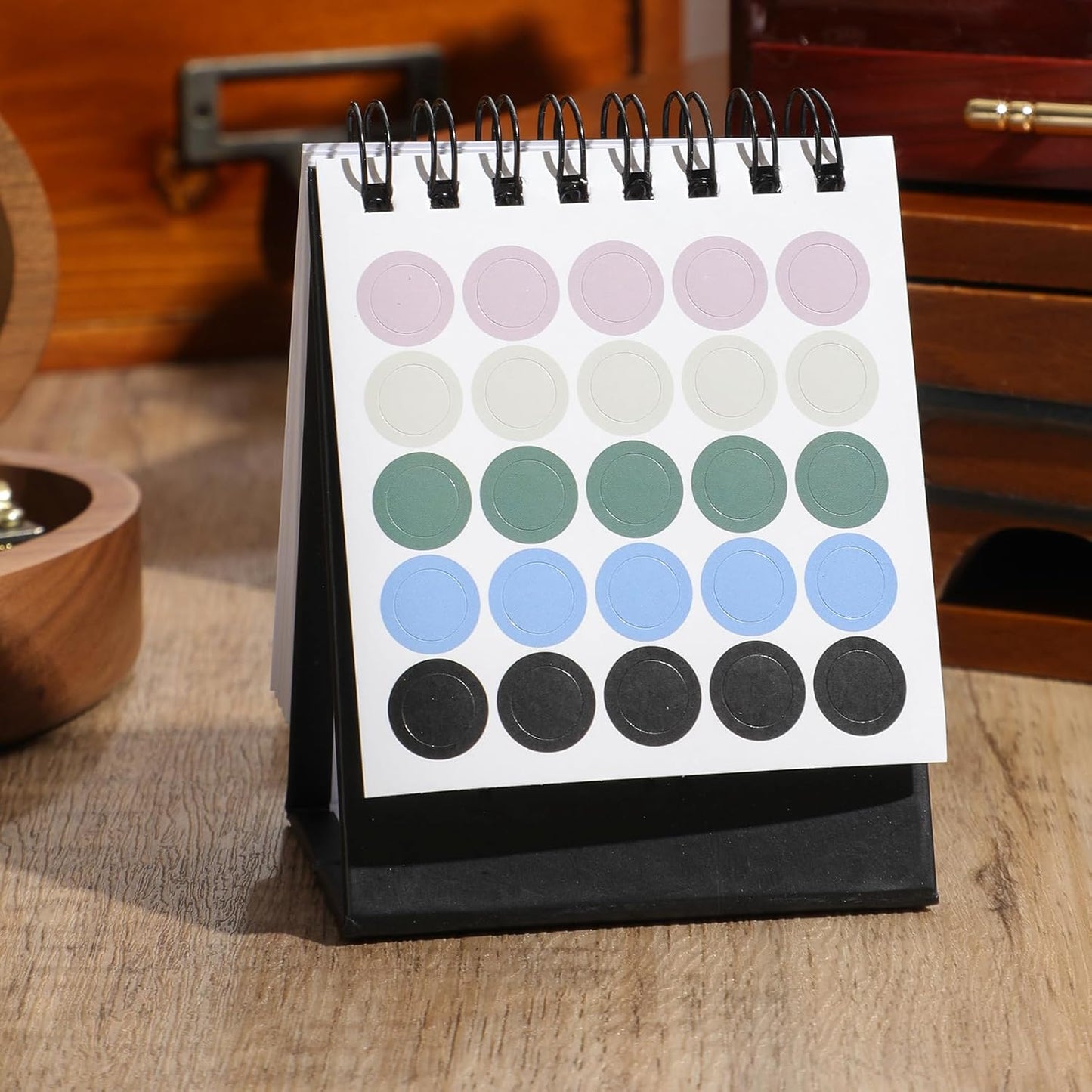 Mini Desk Calendar 2025-2026- Small Desktop Calendar July 2025 to Dec 2026, Mini Daily Schedule Thick Paper Twin-Wire Binding with Stickers for Home Office School (Kraft paper color)