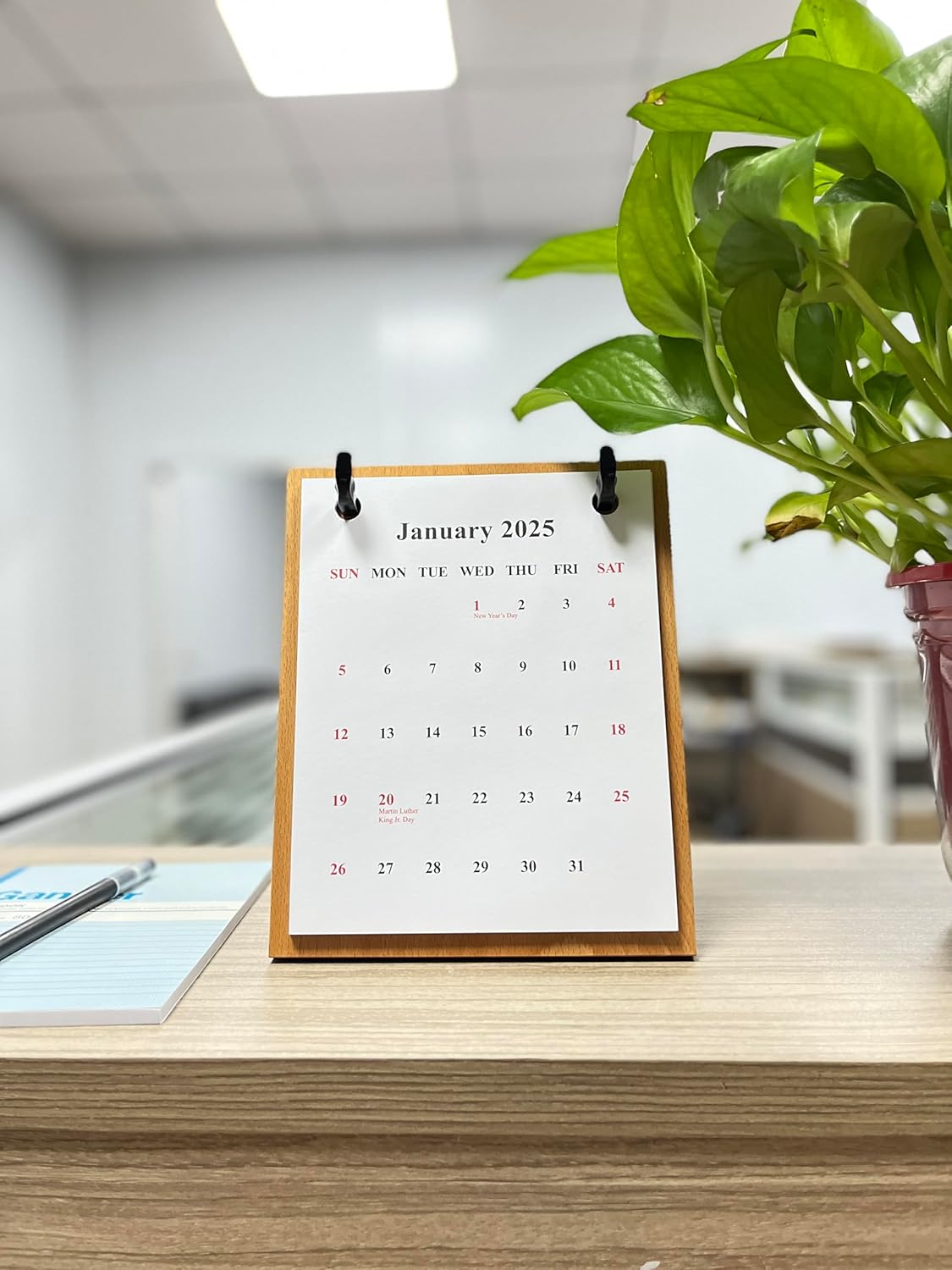 2025 2006 Retro Desktop Calendar Beech Wood Calendar with Iron Brackets Suitable for Office Business Home (Beech Wood)