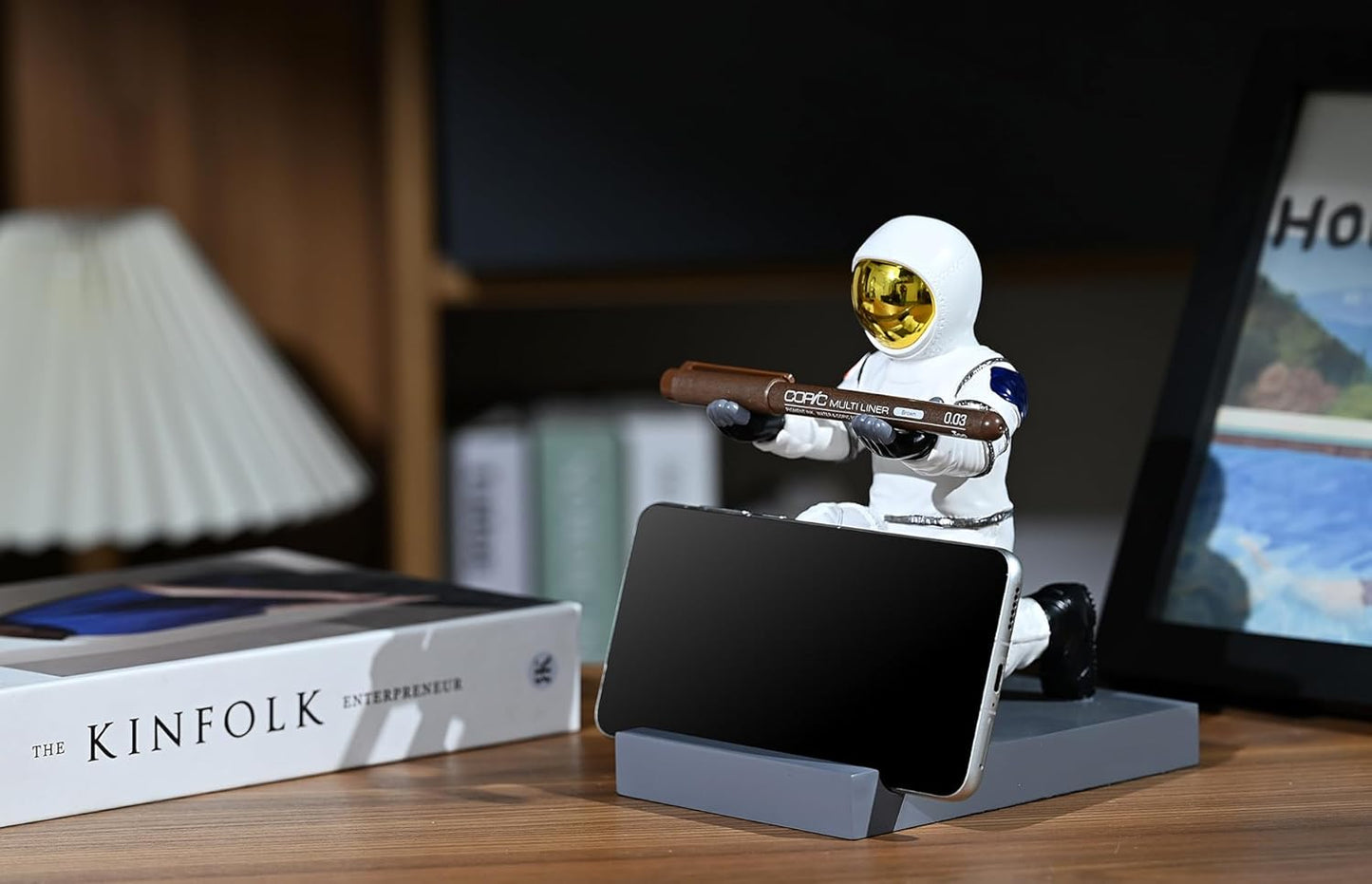 Astronaut Resin Pen Holder, Mobile Phone Stand, Device Stand, Desk Organizer Decorative Pen Holder (White&Golden)