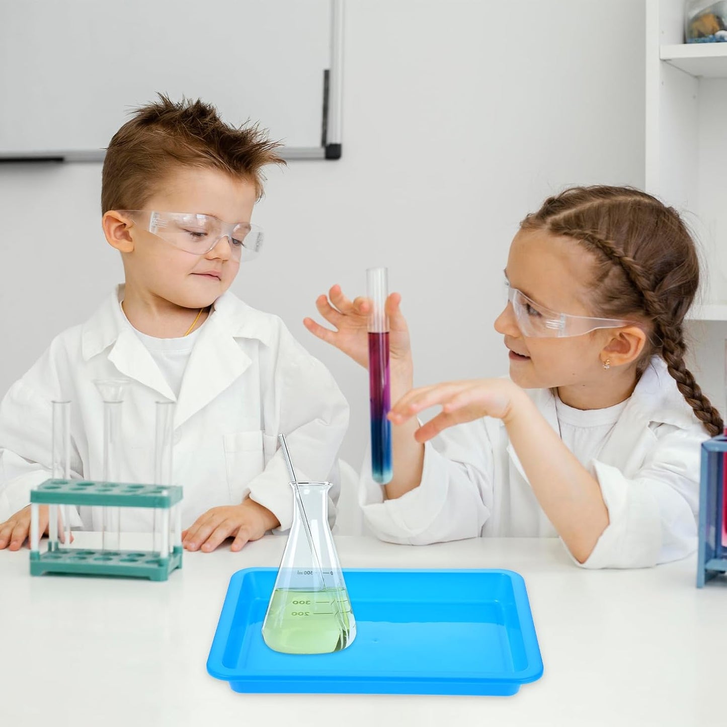 20 Pack Plastic Art Trays, 5 Colors Activity Crafts Tray Serving Tray Organizer Tray for School Classroom DIY Projects, Painting, Jewelry, Beads, Home Organizing Supply（13.4 * 10 * 1 inches）