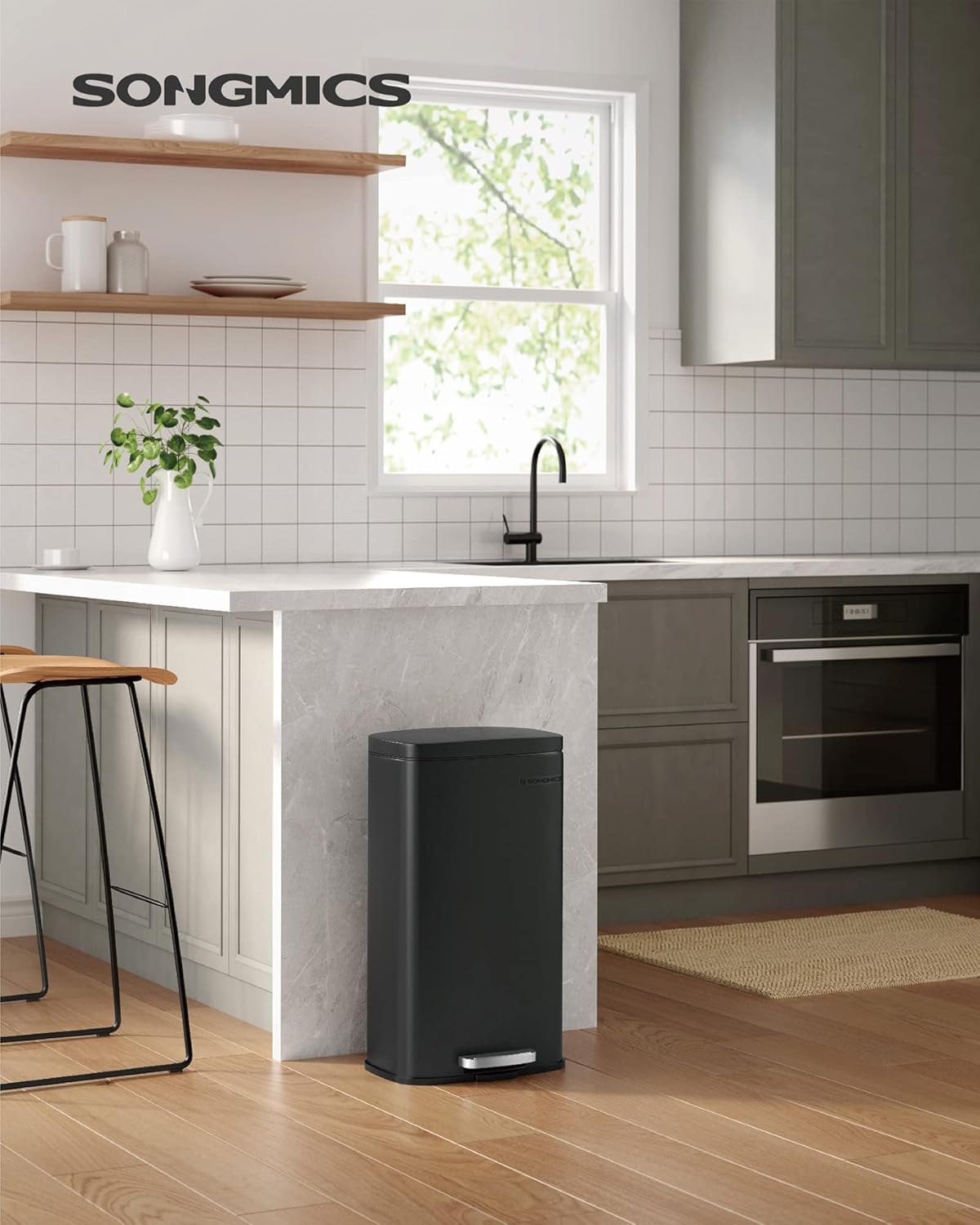 SONGMICS Trash Can with Lid, 8 Gallon Garbage Can, Stainless Steel Small Waste Bin with Step Pedal and Inner Bucket, Soft Close, Kitchen, Black ULTB102B01